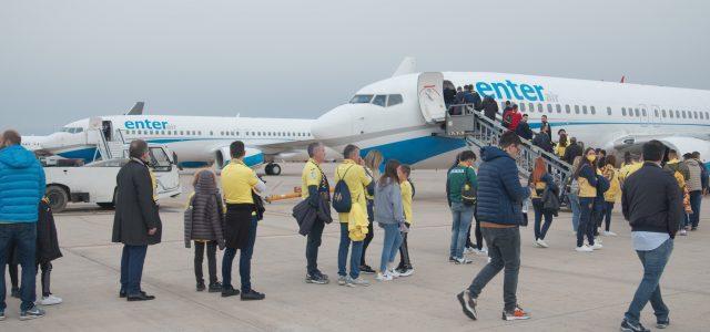 Queixes dels aficionats del Villarreal per el retard del vol de Liverpool a Castelló