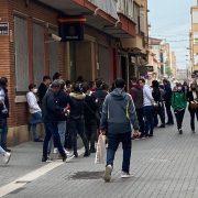 Cues per al passaport en la Policia Nacional d’aficionats del Vila-real per a viatjar a Liverpool