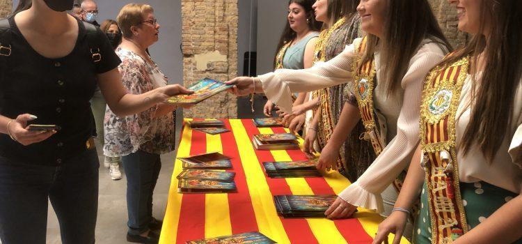 Hui s’han format llargues cues per a replegar el programa de festes de Sant Pasqual 2022