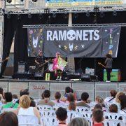 Els més xicotets de Vila-real van gaudir ahir del concert amb els Ramonets