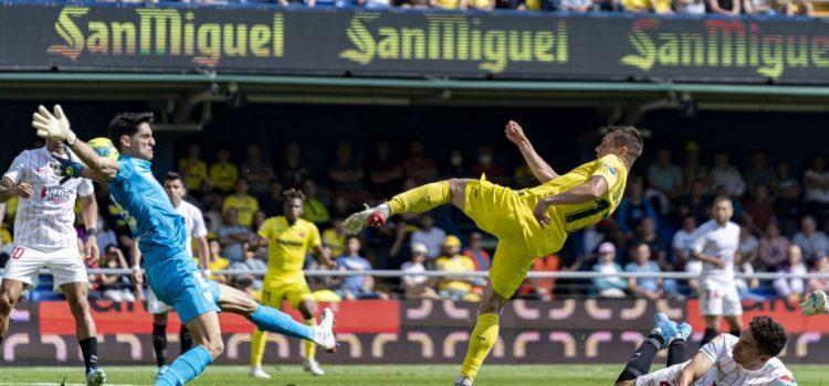 El Villarreal es veu sorprès per l’àrbitre i per un gol de Kounde en el minut 96 a l’Estadi de la Ceràmica (1-1)