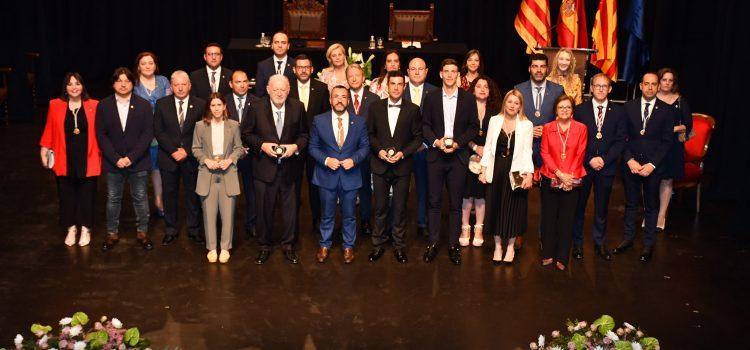 Pau Torres, Sebastián Mora i José Manuel Llaneza guardonats amb la Medalla d’Or de la ciutat