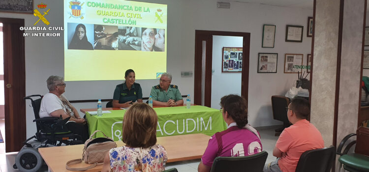 La Guàrdia Civil de Castelló i ACUDIM aborden la violència de gènere per a discapacitats a Vila-real