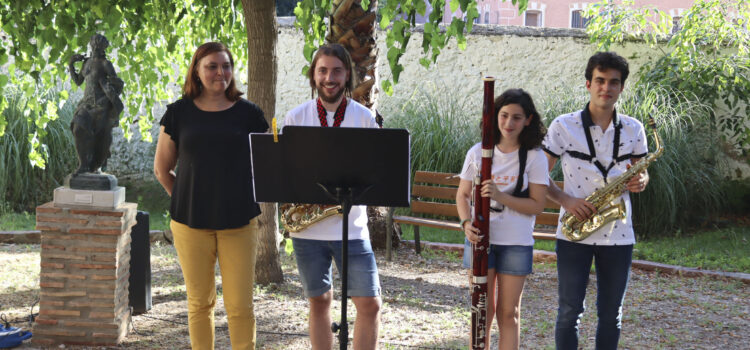 L’Escola de Música de La Lira ha oferit un concert al jardí de la Casa de Polo de Vila-real