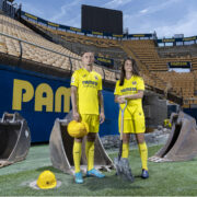 El Villarreal CF presenta el primer equipament oficial Joma per a la temporada 2022/23