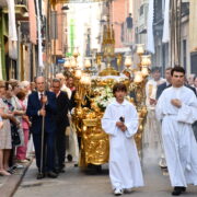 Vila-real celebra la festivitat del Corpus Christi amb missa i processó