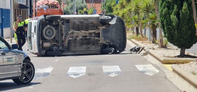 Accident de trànsit amb sinistre i sense cap víctima mortal a Vila-real