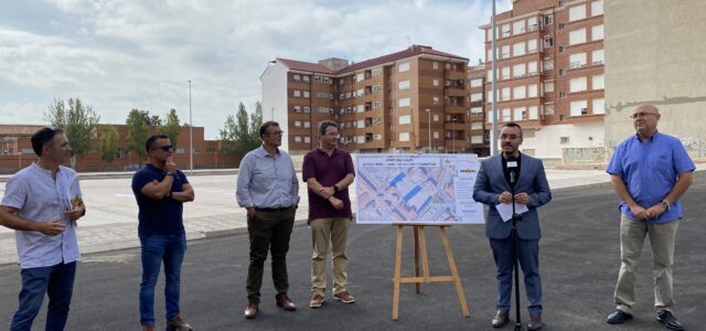 L’alcalde de Vila-real inaugura l’obertura vial de tres nous carrers de la localitat