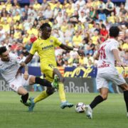 El Villarreal només pot arrencar un empat davant el Sevilla amb gol d’Àlex Baena al Ciutat de València (1-1)