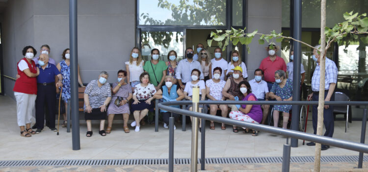 Vila-real celebra el Dia Mundial de l’Alzheimer amb la plantació d’un arbre del record