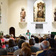 Diumenge de processó en el barri del Crist del Calvari i en els carrers Mare de Dèu dels Àngels i del Salvador