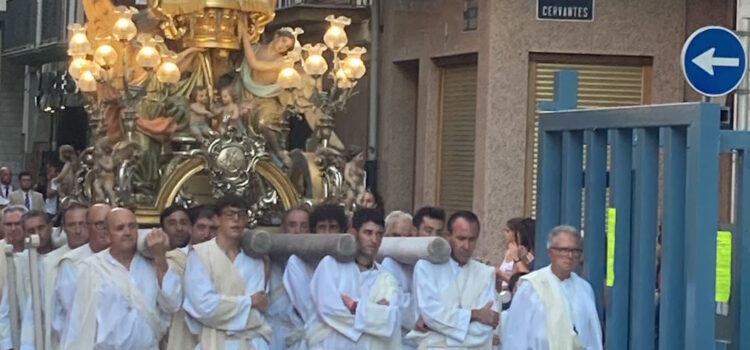 Missa solemne i processó per venerar la Verge de Gràcia en Vila-real