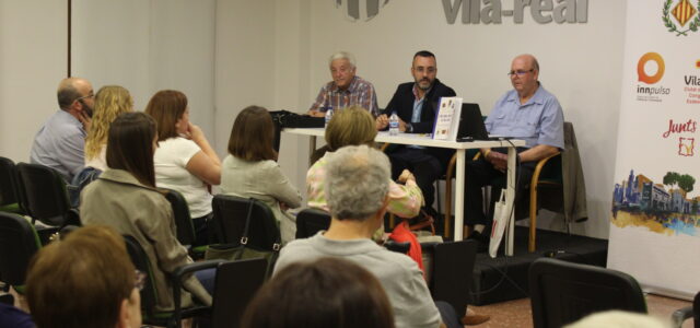 Santiago Carracedo presenta el seu llibre ‘Història postal de Vila-real’