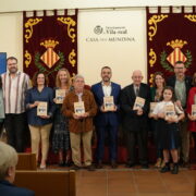 L’organista Belau interpreta els gojos en la presentació del llibre ‘Les festes de carrer’