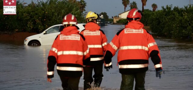 Rescatats una mare i un fill atrapats a l’aigua provocada per la pluja a Vila-real