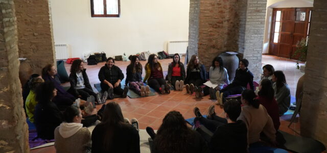 30 dones participen en el taller sobre autoestima i sexualitat femenina amb motiu del 25N