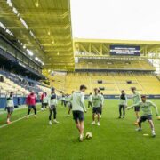 El Villarreal CF entrena en el nou camp abans del seu partit de demà contra el Valencia CF