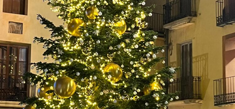 Porcelanosa il·lumina Vila-real amb l’arbre de Nadal