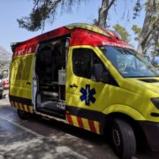 El SAMU assisteix a dos joves de 15 i 18 anys després d’un accident de cotxe a Vila-real