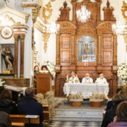 Vila-real celebra la missa de Sant Antoni i reparteix 1.350 panets