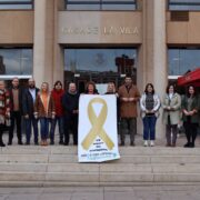 L’Ajuntament commemora el Dia Internacional del Càncer Infantil amb la penjada d’una pancarta