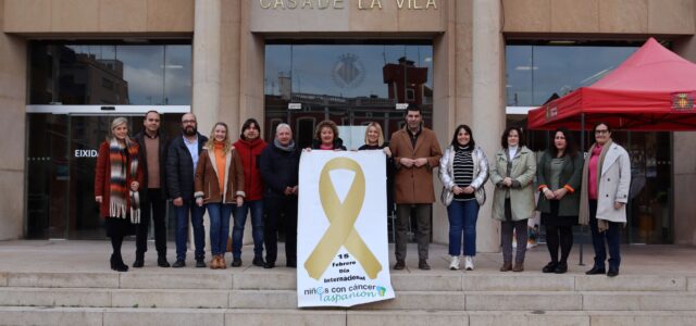 L’Ajuntament commemora el Dia Internacional del Càncer Infantil amb la penjada d’una pancarta