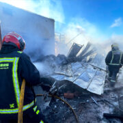 Incendi d’una caravana a l’interior de la parcel·la d’un habitatge a Vila-real