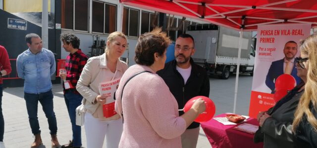 El PSPV-PSOE de Vila-real trau la precampanya al carrer i arreplega més de 300 propostes