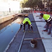 Serveis Públics comença els treballs per completar la reparació dels danys en un tram de la séquia Major