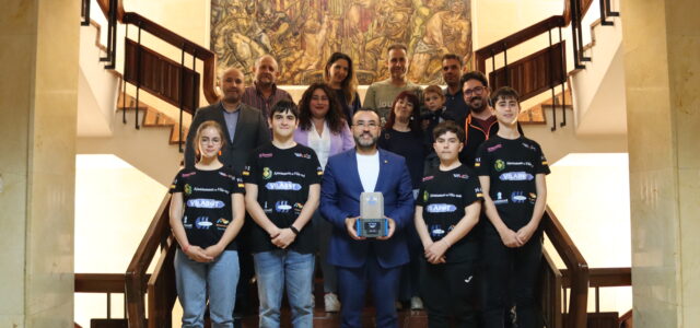 Vila-real dóna suport als estudiants de l’equip IQ Maker’s que participaran en un concurs de robótica