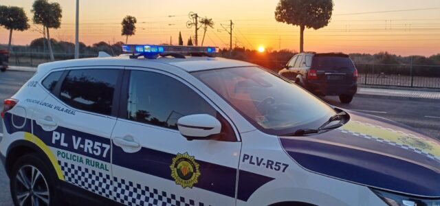 La Policia Local identifica a un individu per trencar retrovisors de vehicles