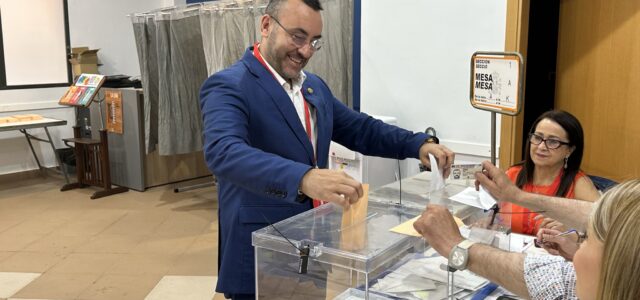 Els candidats vila-realencs voten i animen a la ciutadania a fer-ho malgrat el mal temps