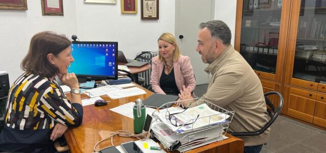 Rafa Simó es reuneix amb la directora de la UNED de Vila-real per recollir propostes de millora