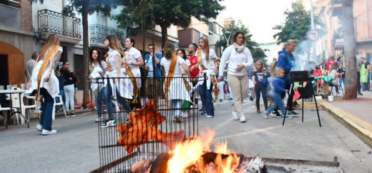 Vila-real plena els carrers de brases i festa en la nit de la Xulla