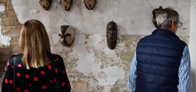 Prop de 1.200 persones visiten l’exposició de màscares artesanes ‘Espíritus de África’