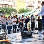 El Centre Cristià de Vila-real celebra la Pentecosta a la plaça Major