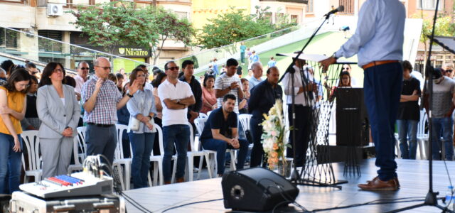 El Centre Cristià de Vila-real celebra la Pentecosta a la plaça Major