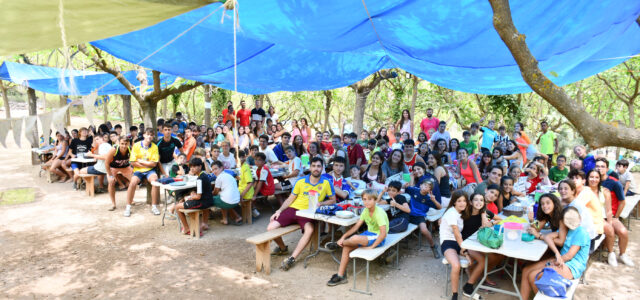 Membres de la corporació visiten el campament organitzat pels Lluïsos