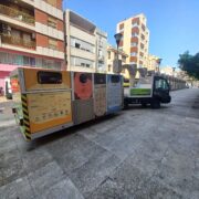 Vila-real modernitza la recollida de residus en la zona de vianants i comercial amb illes mòbils compactes de contenidors