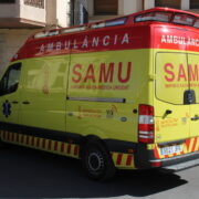 El SAMU estabilitza a un jove conductor d’un patinet després de patir un accident