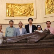 L’alcalde, José Benlloch, mostra la basílica de Sant Pasqual al futur duc d’Alba