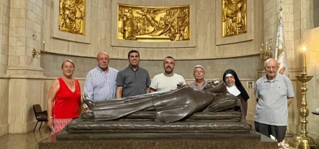 El rector de Torrehermosa, Luis Gerardo Martínez, visita la basílica de Sant Pasqual