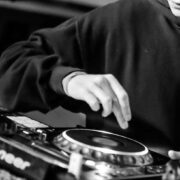 DJ’s, ‘tardeos’ i ‘remember’: consulta les festes organitzades per les penyes