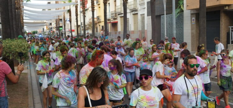 La Holi Colors Solidària torna a recórrer els carrers de Vila-real en les festes de setembre