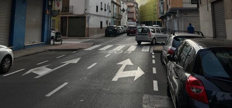 Canvien el sentit de circulació d’un carrer de Vila-real per evitar els accidents recurrents en el punt