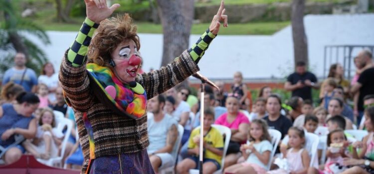 Vila-real ‘baixa el teló’ dels Dijous de Circ amb la companyia Passabarret