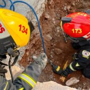 El treball d’una excavadora provoca una fuga de gas en un carrer de Vila-real