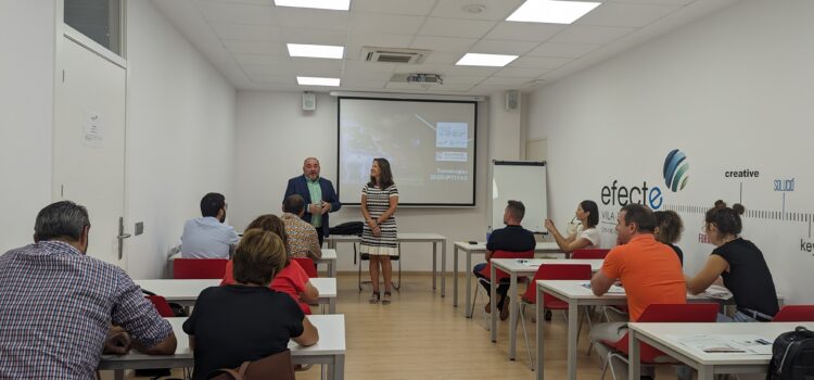 El diputat provincial de Promoció Econòmica dona la benvinguda als alumnes del curs d’Emprenedoria digital i Lean Startup