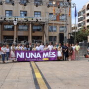 Vila-real se suma al minut de silenci per l’assassinat masclista d’Alzira