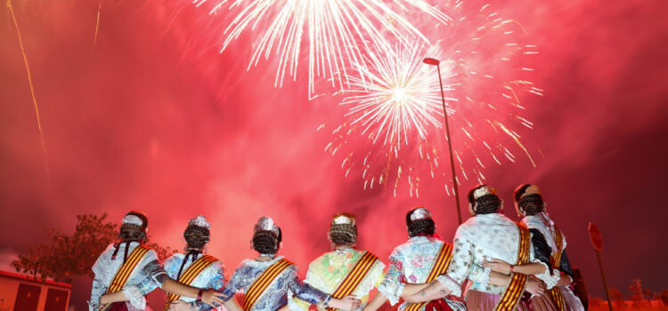 Fi a les festes patronals amb el tradicional correfoc i el castell final